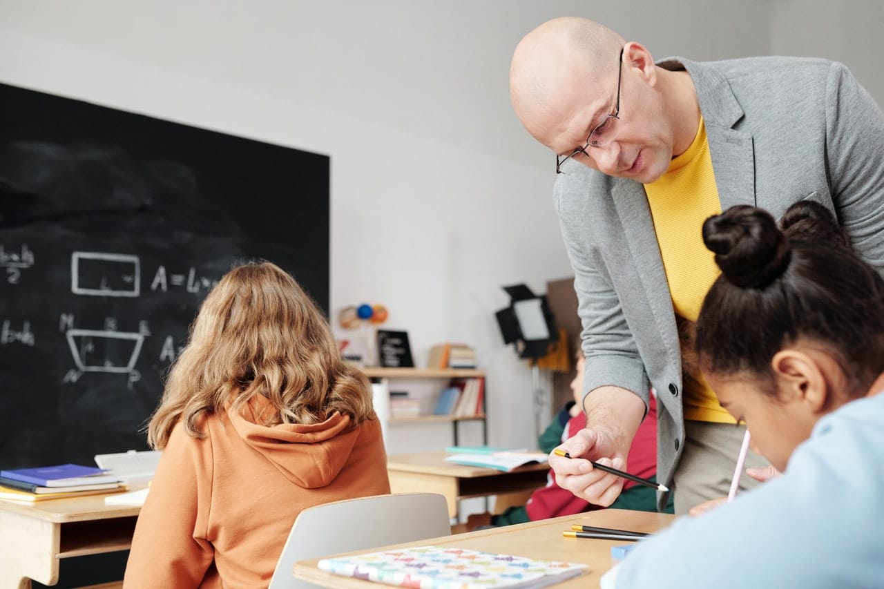 Psykologisk tryghed er fundamentet for at løse komplekse opgaver på skole- og dagtilbudsområdet