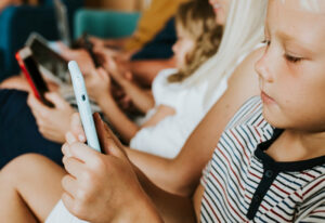 Vivian hjælper med at understøtte børn & unges digitale trivsel