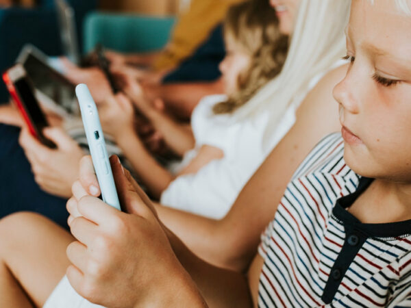 Vivian hjælper med at understøtte børn & unges digitale trivsel