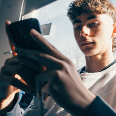 Unge mænd og online fællesskaber